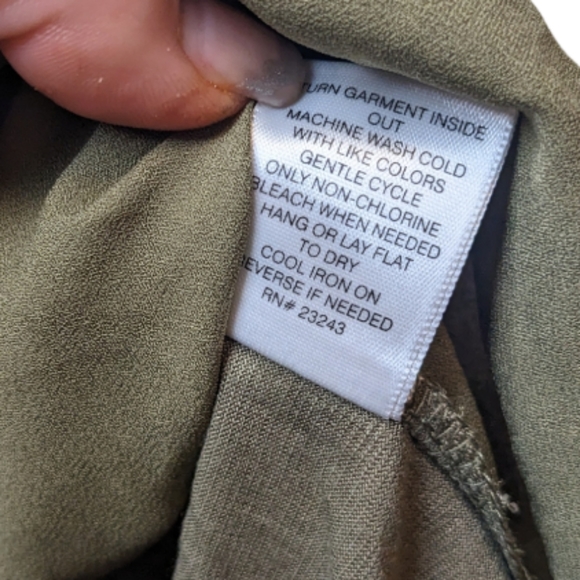 Soho New York & Company Olive Green V-Neck Tank Top 🌿✨ - Picture 8 of 8